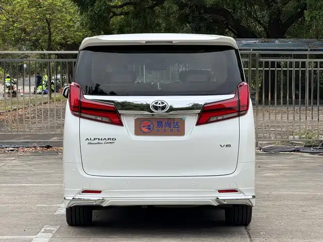 Toyota Alphard 2018 3.5L Premium — фото 4