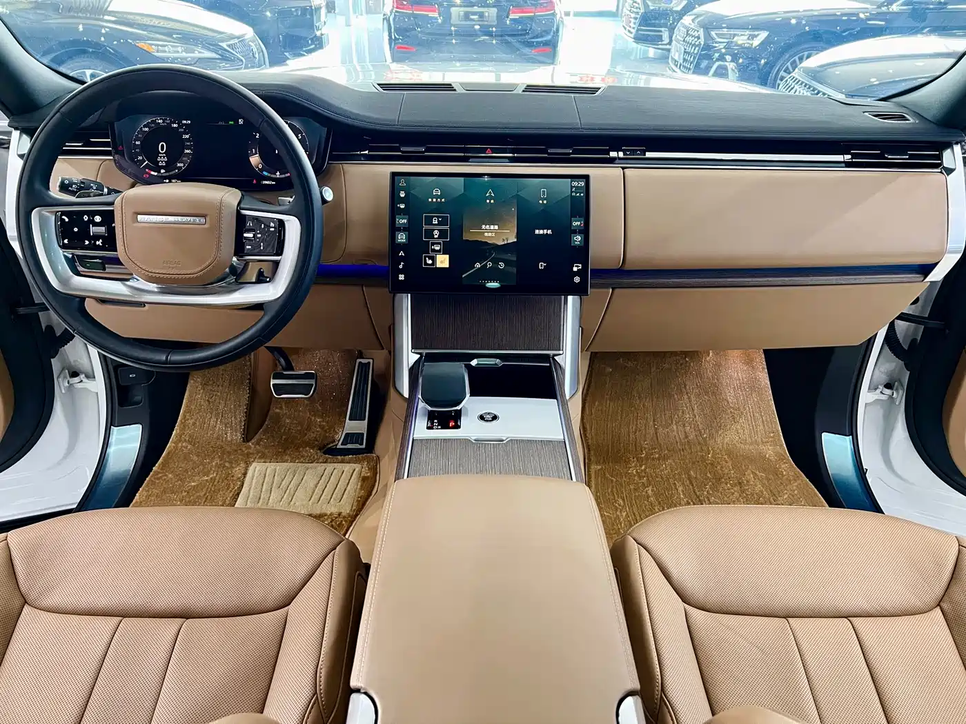 Land Rover Range Rover 2024 3.0 L6 400PS Golden Age Extended 7-Seater фото 9