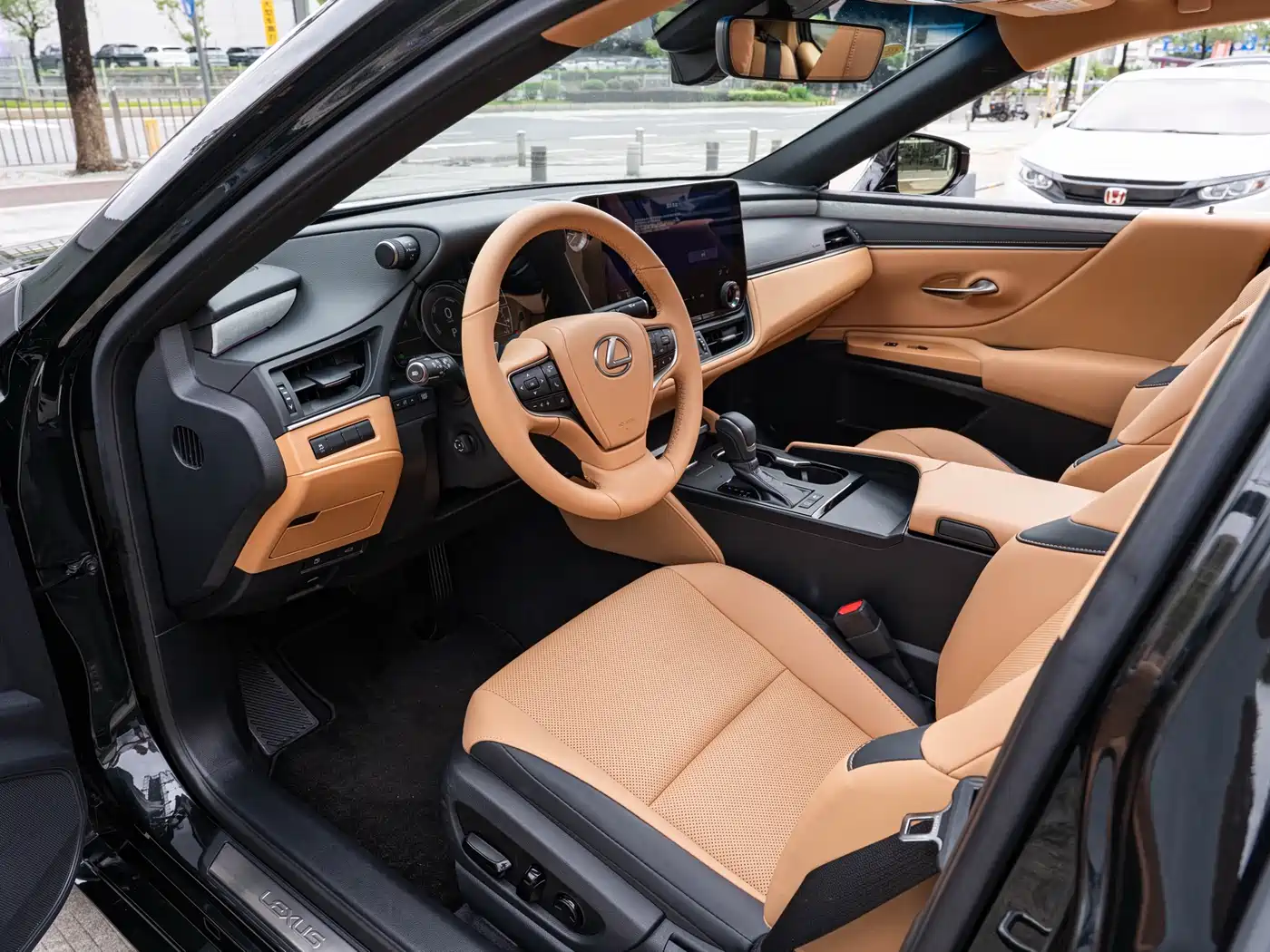 Lexus ES 2025 300h Ultimate Edition фото 9