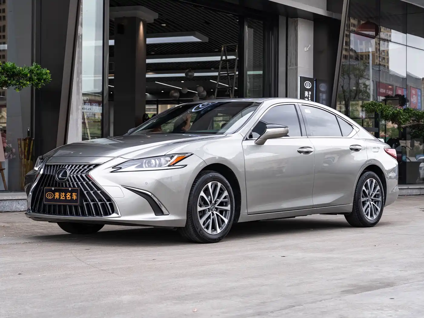 Lexus ES 2022 300h Excellence Edition