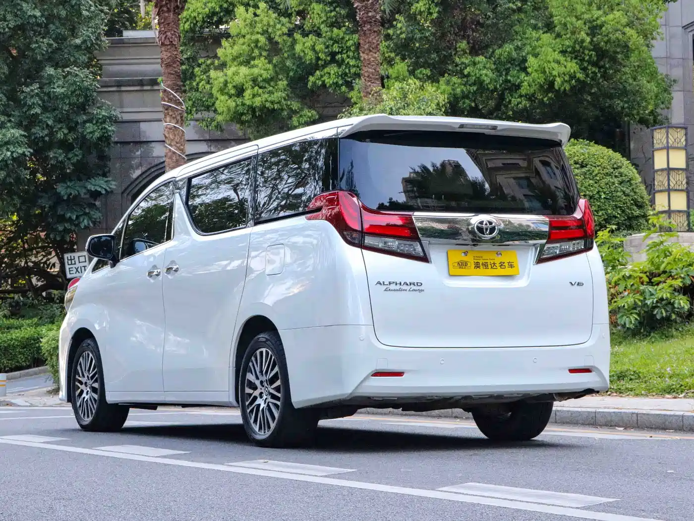 Toyota Alphard 2018 3.5L Premium фото 14