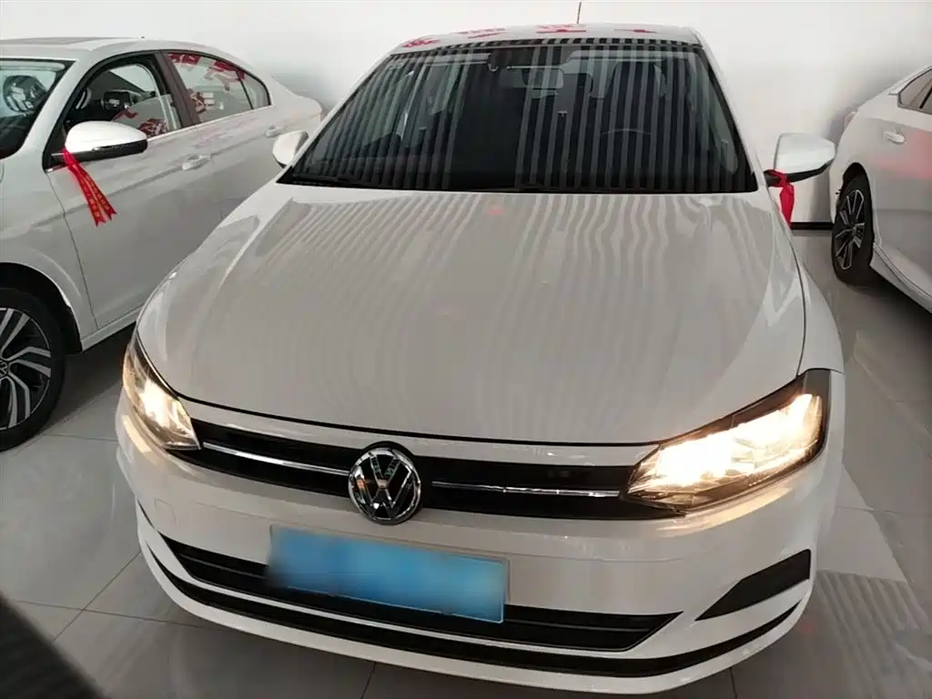 Volkswagen Polo 2019 Plus 1.5L Automatic Panorama Enjoyment Edition фото 3