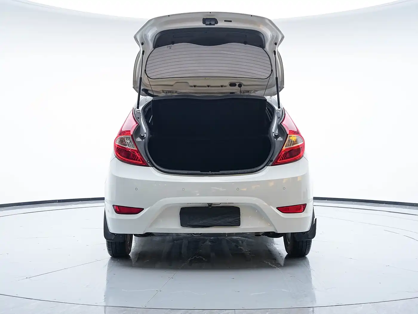 Hyundai Reina 2014 Model 1.4L Automatic GLX фото 22