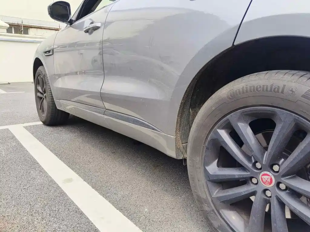 Photo 8 - Jaguar F-PACE