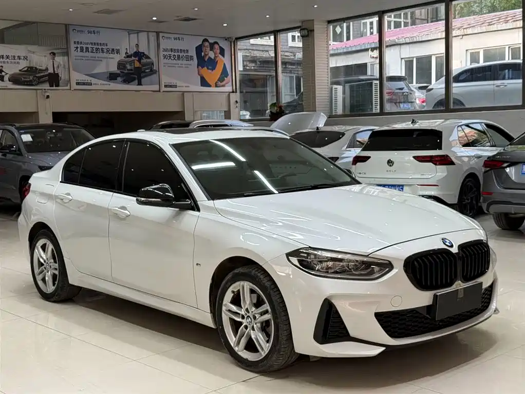 BMW 1 Series 2022 120i M Sport Shadow Edition фото 3