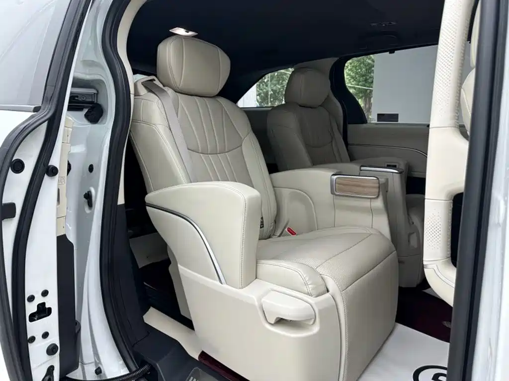 Фото 6 - Toyota Sienna