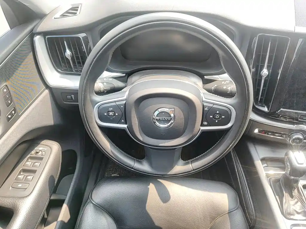 Photo 17 - Volvo XC60