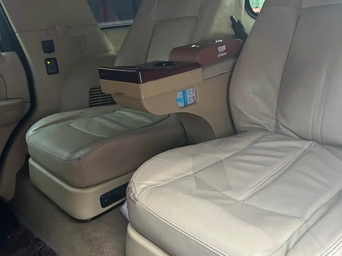 Cadillac Escalade 2013 6.2L ESV Platinum Extended фото 8