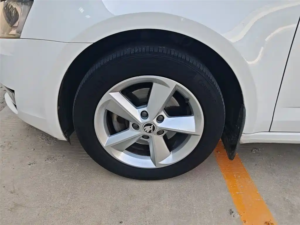 Škoda Octavia 2015 1.4TSI DSG Elegance Edition фото 23