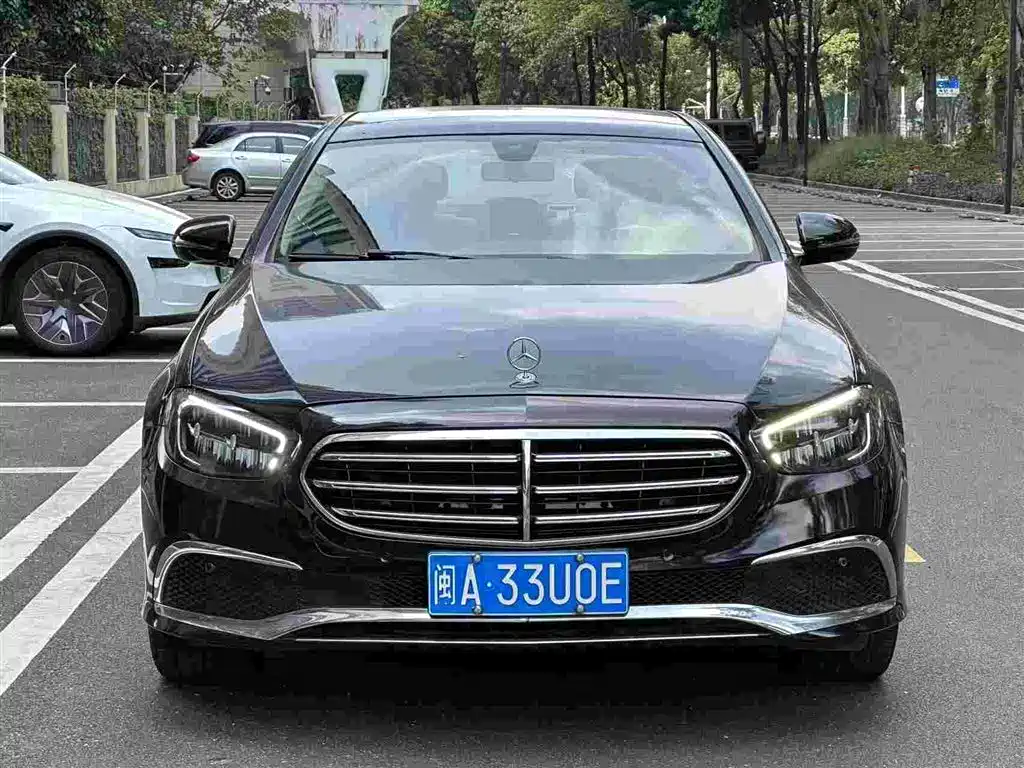 Фото 1 - Mercedes-Benz E-Class
