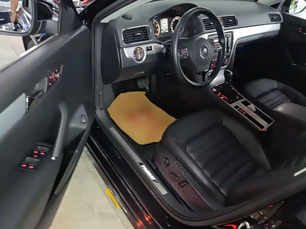 Volkswagen Passat 2015 1.8TSI DSG Prestige Edition фото 16
