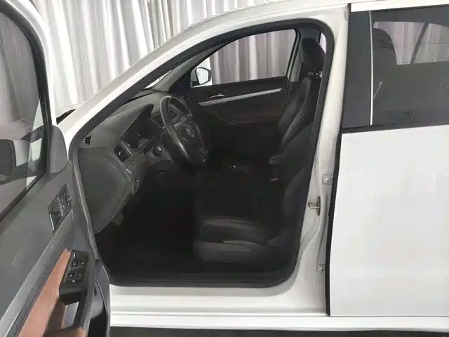 Volkswagen Lavida 2017 1.6L Automatic Trend Edition фото 6