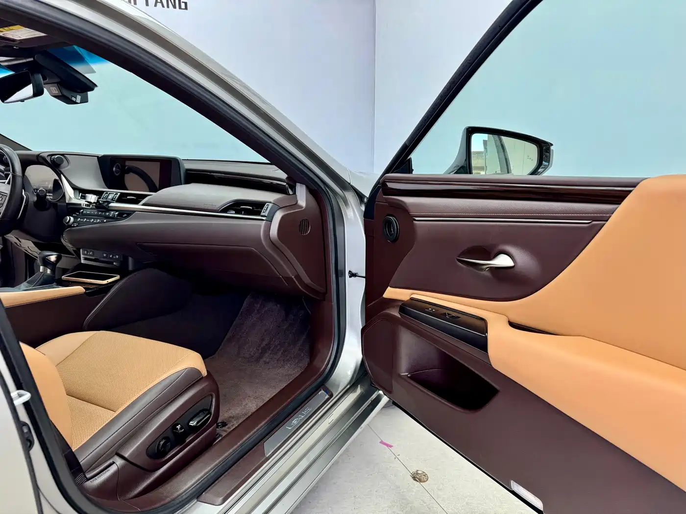 Lexus ES 2021 200 Luxury Edition фото 13