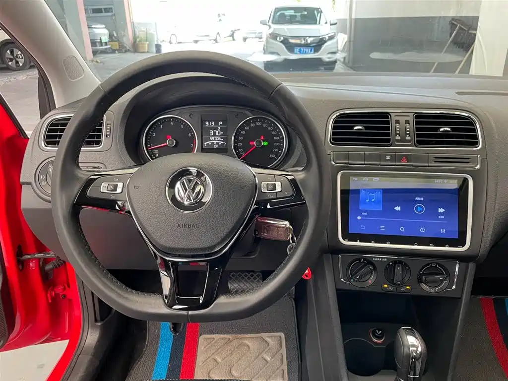 Фото 12 - Volkswagen Polo