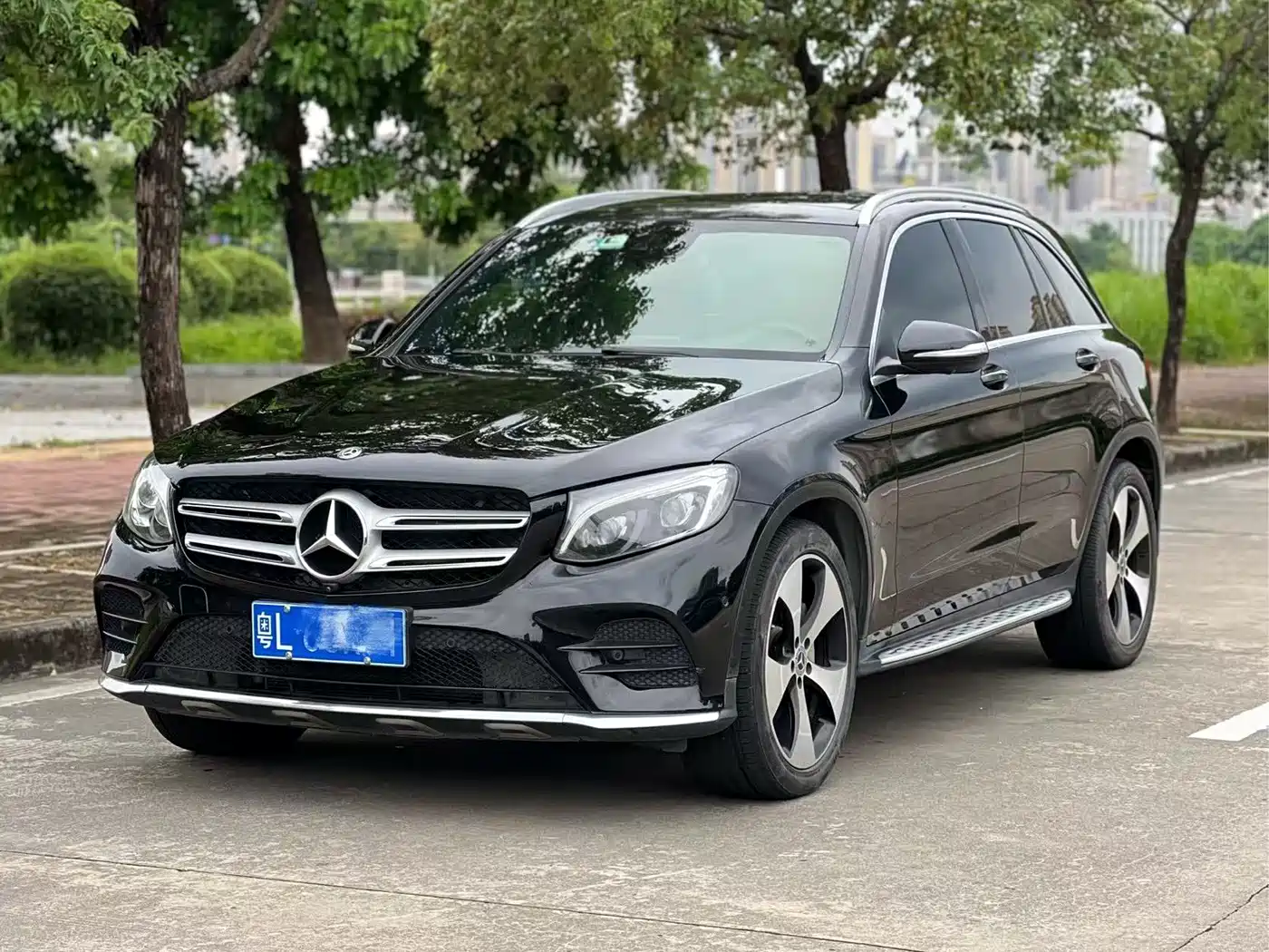 Photo 1 - Mercedes-Benz GLC