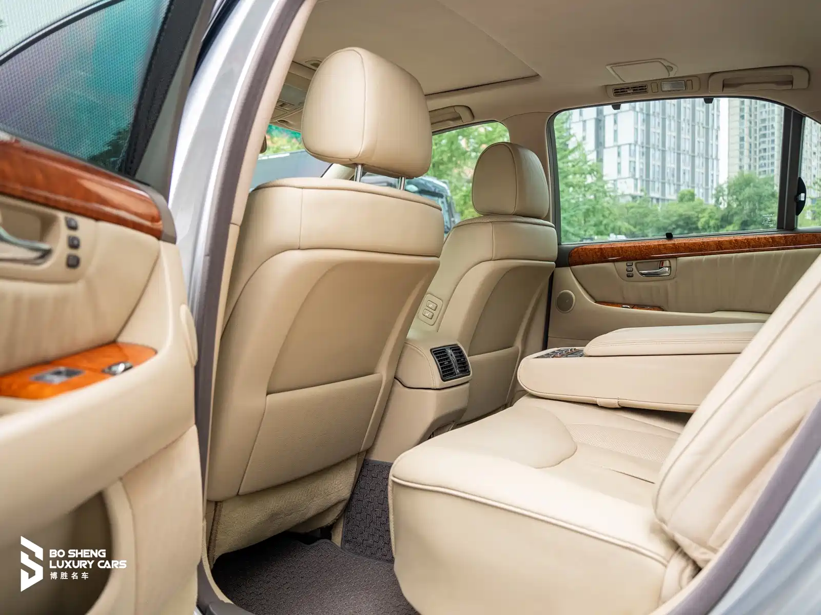 Фото 37 - Lexus LS