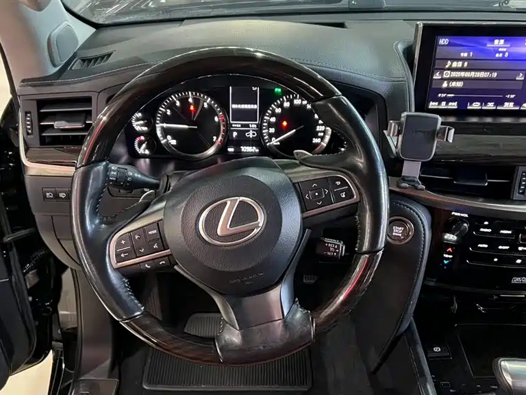 Lexus LX 2019 570 Dynamic Luxury Edition фото 8