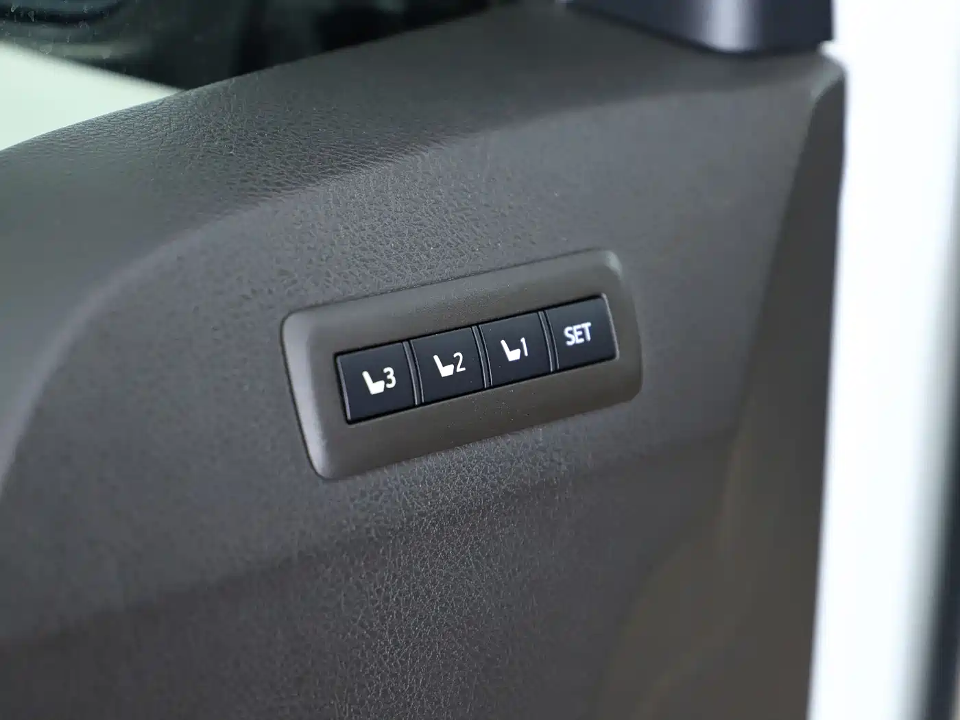 Toyota Alphard 2012 3.5L Luxury Edition фото 19