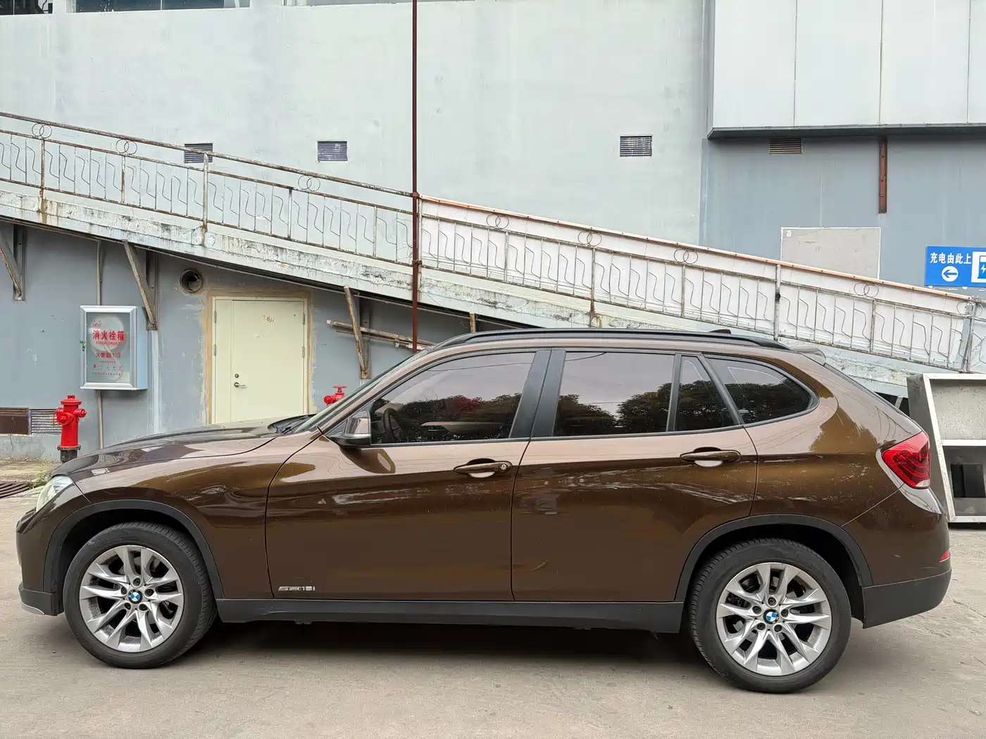 BMW X1 2014 sDrive18i Leading Edition фото 7
