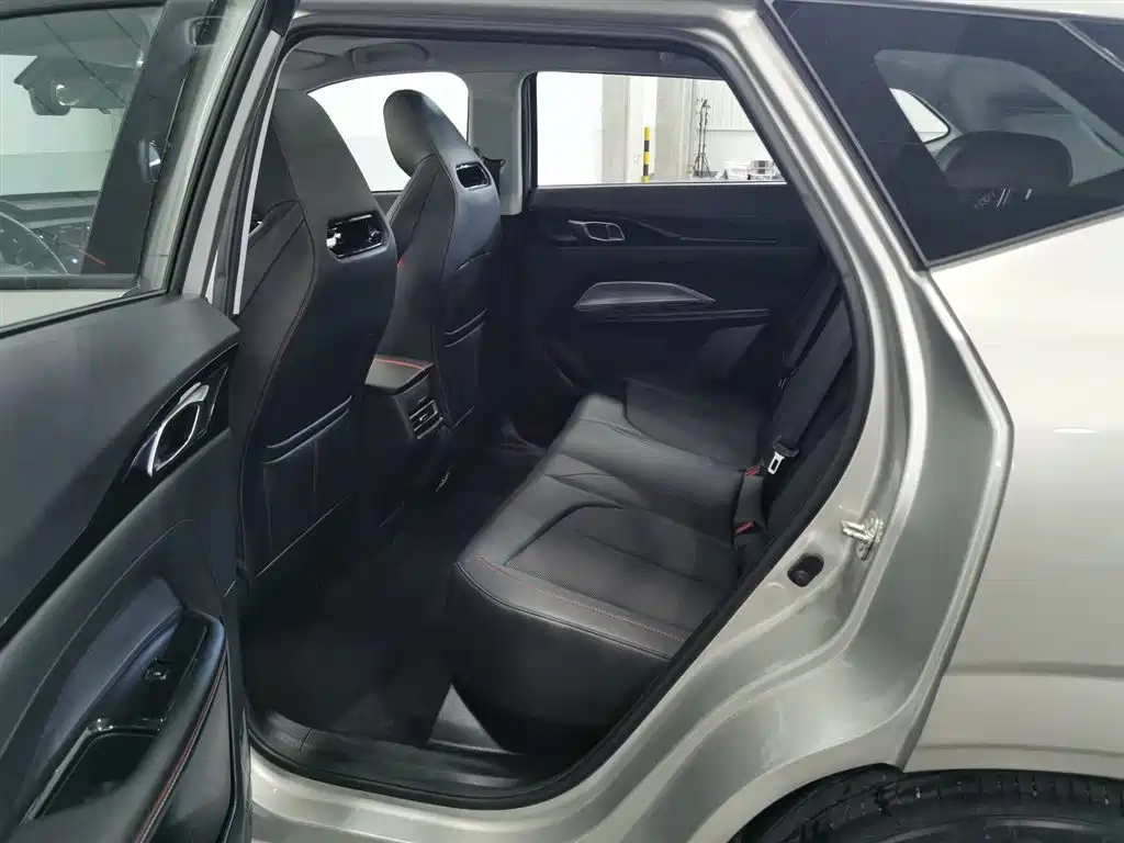CHANGAN Z6