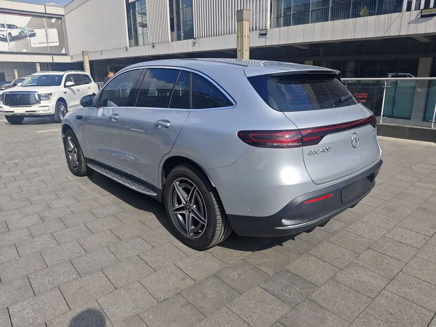 MERCEDES-BENZ EQC