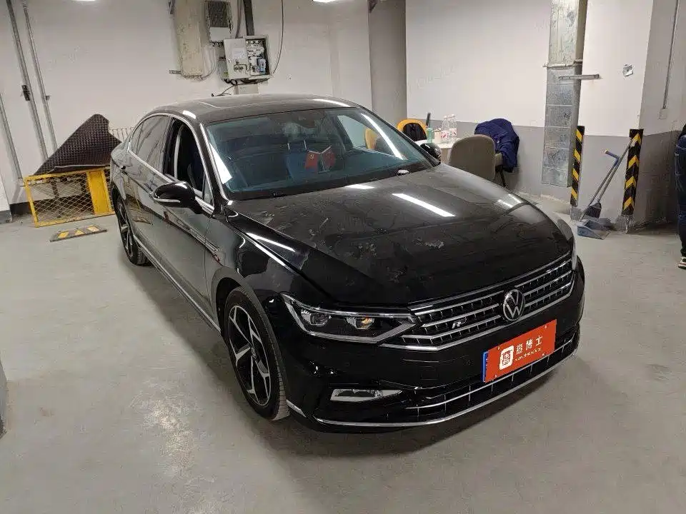 Photo 2 - Volkswagen Magotan