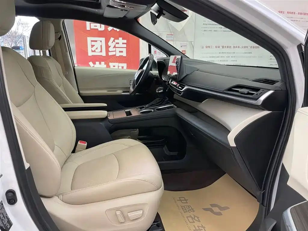 Toyota Sienna 2023 2.5L Hybrid Premium Edition фото 20