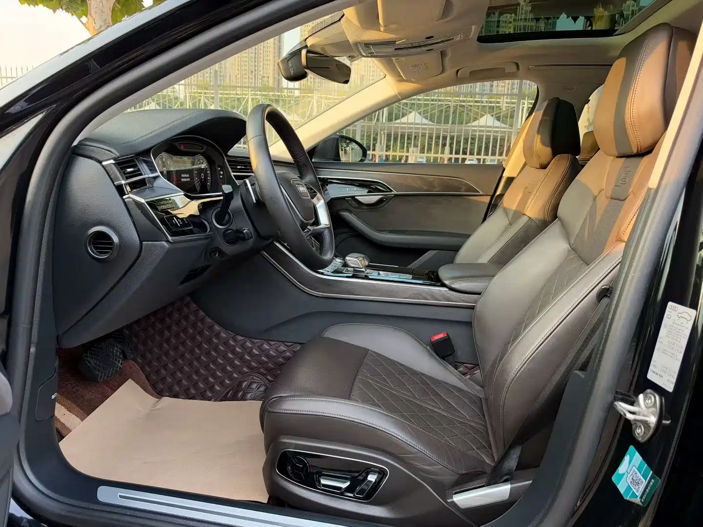 Photo 4 - Audi A8