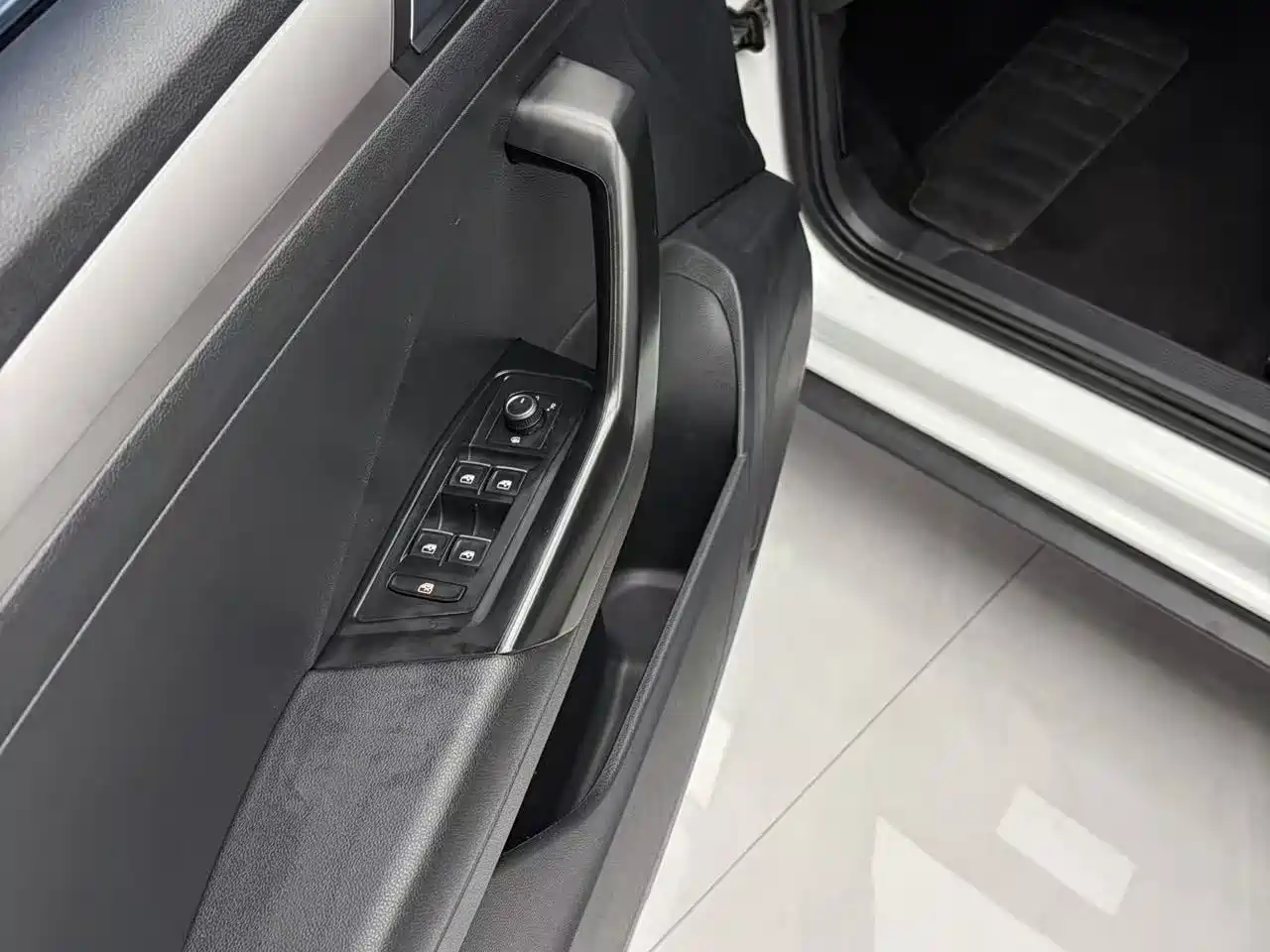 Volkswagen T-ROC 2022 280TSI DSG 2WD Elite PLUS фото 18