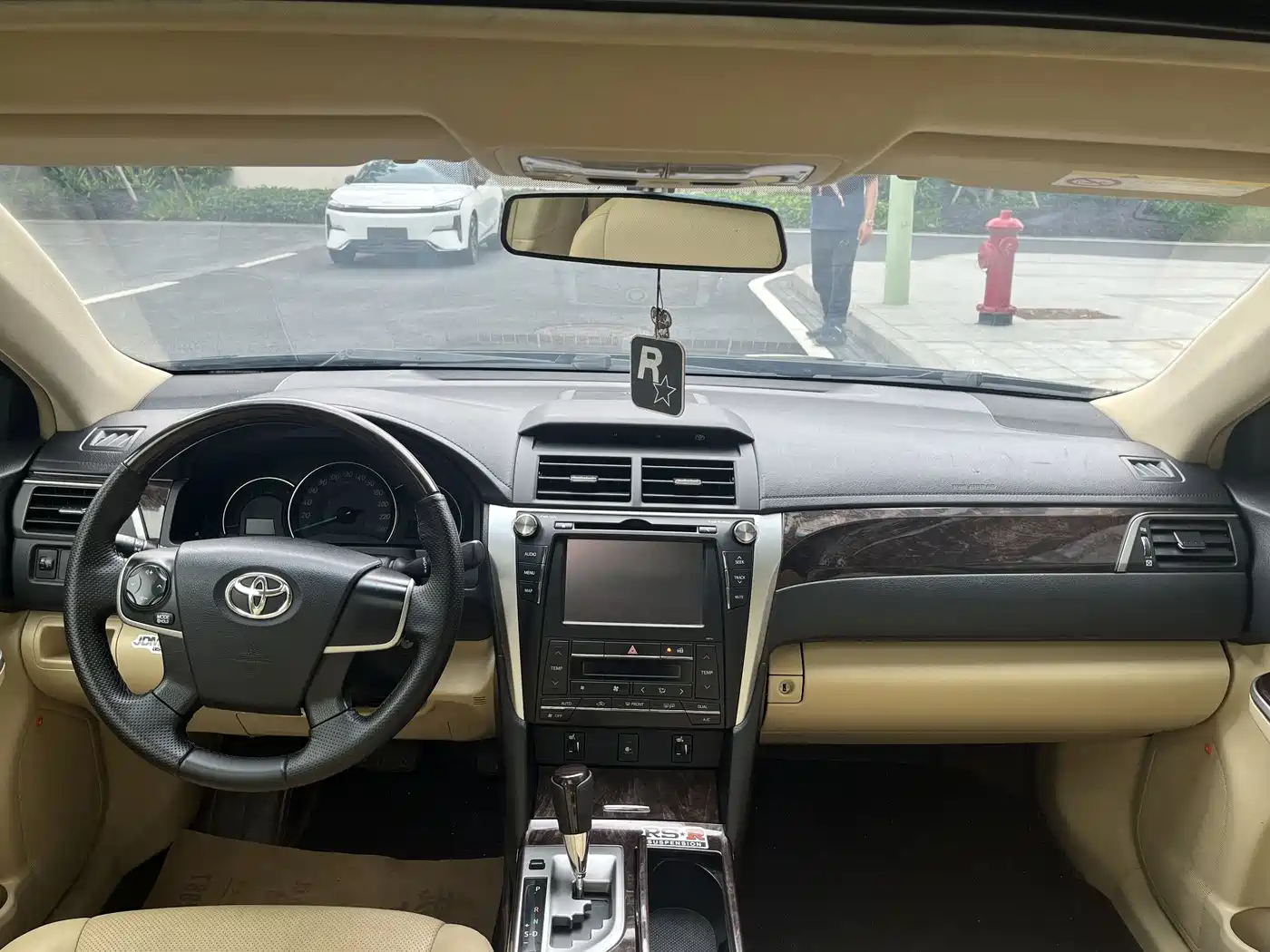 Toyota Camry 2015 2.0G Leading Edition фото 16
