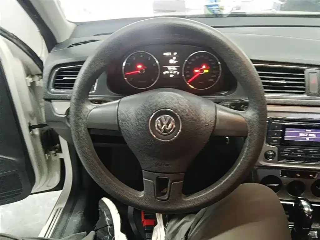 Volkswagen Lavida 2013 Facelift Classic 1.6L Automatic Comfort фото 11