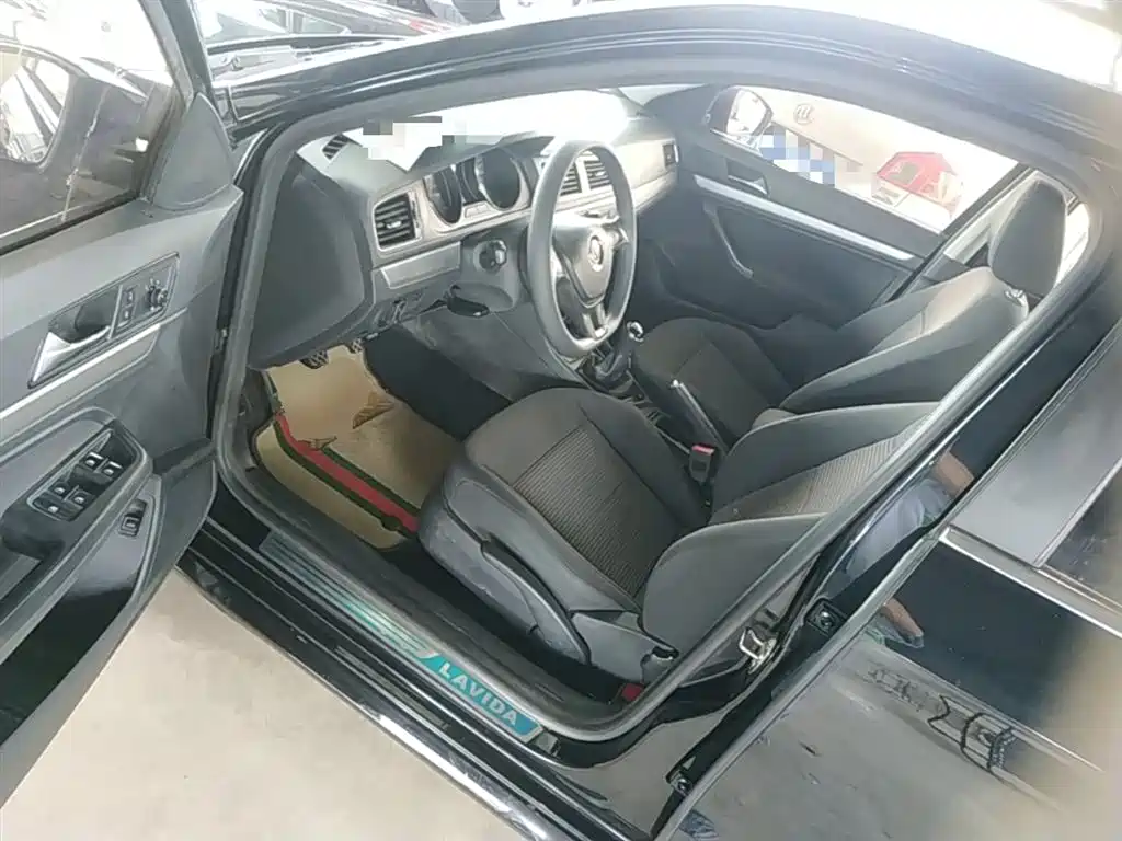 Volkswagen Lavida 2017 1.6L Manual Trend Edition фото 16
