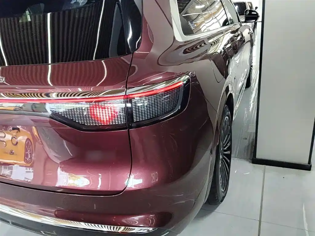 AITO Wenjie AITO M8 2025 Model Extended Range Ultra Edition 53.4kWh 5-Seater фото 24