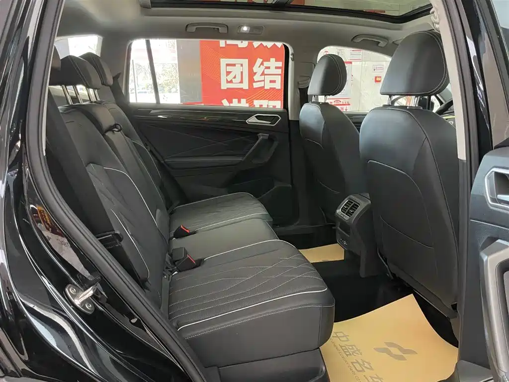 Volkswagen Tiguan L 2024 330TSI Automatic 2WD R-Line Premium Enjoyment Edition фото 17