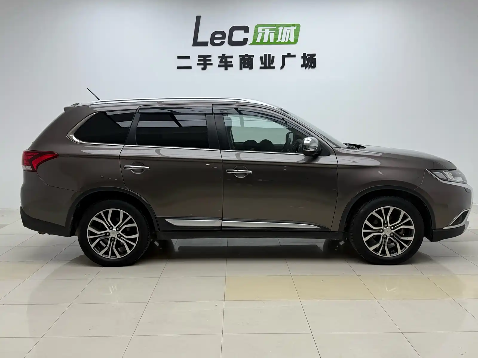 صورة 7 - Mitsubishi Outlander (Import)