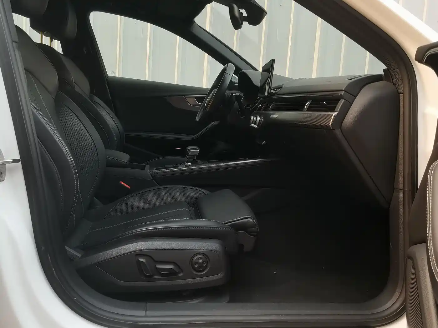 Audi A4L 2023 40 TFSI quattro Luxury Sport фото 9