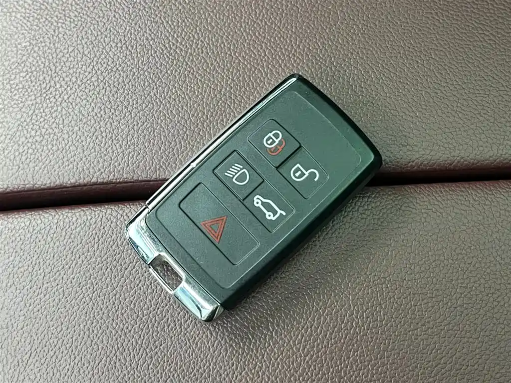 Land Rover Range Rover Evoque 2022 Range Rover Evoque L 249PS R-Dynamic Luxury Edition фото 17