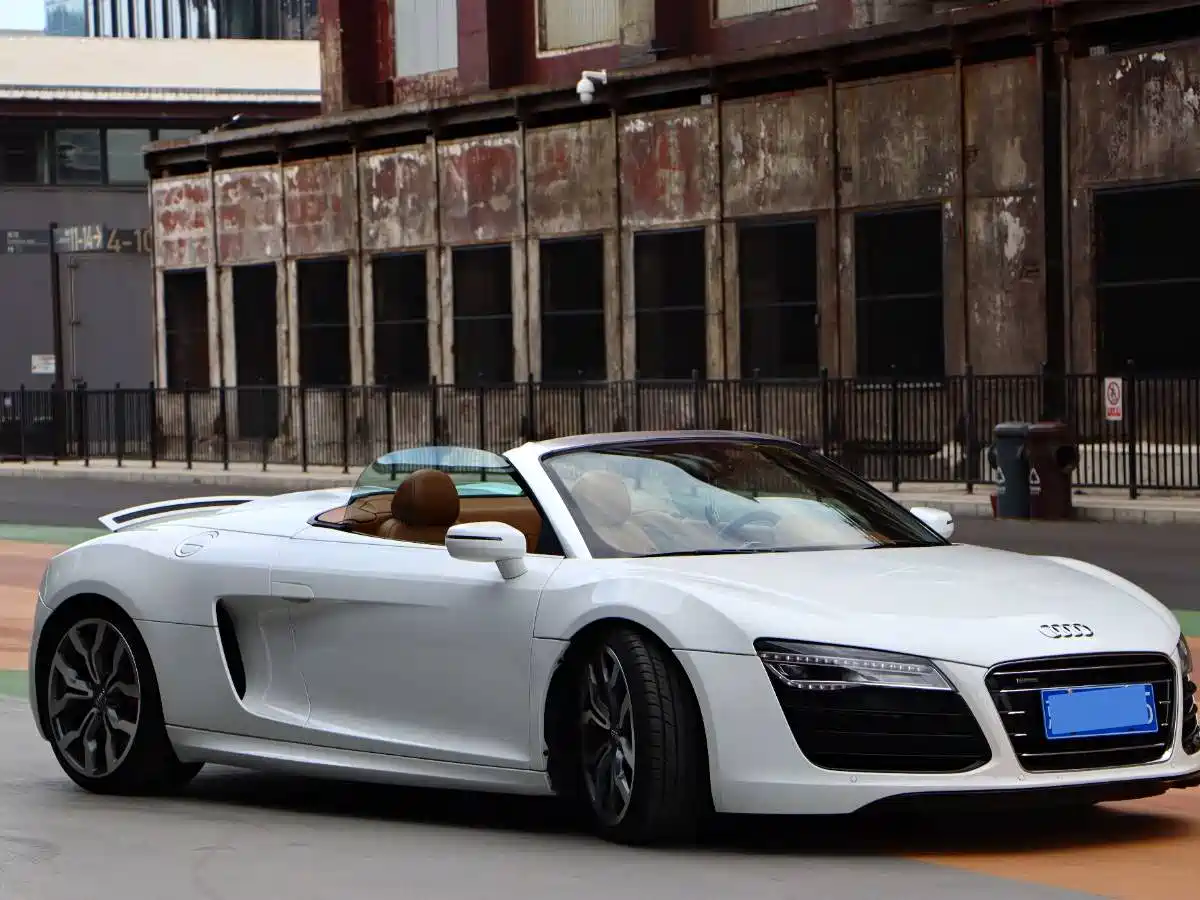AUDI R8