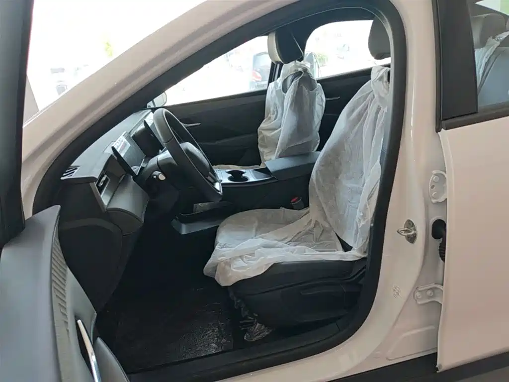 BYD Qin PLUS 2026 DM-i Smart Edition 128KM Progressive фото 15
