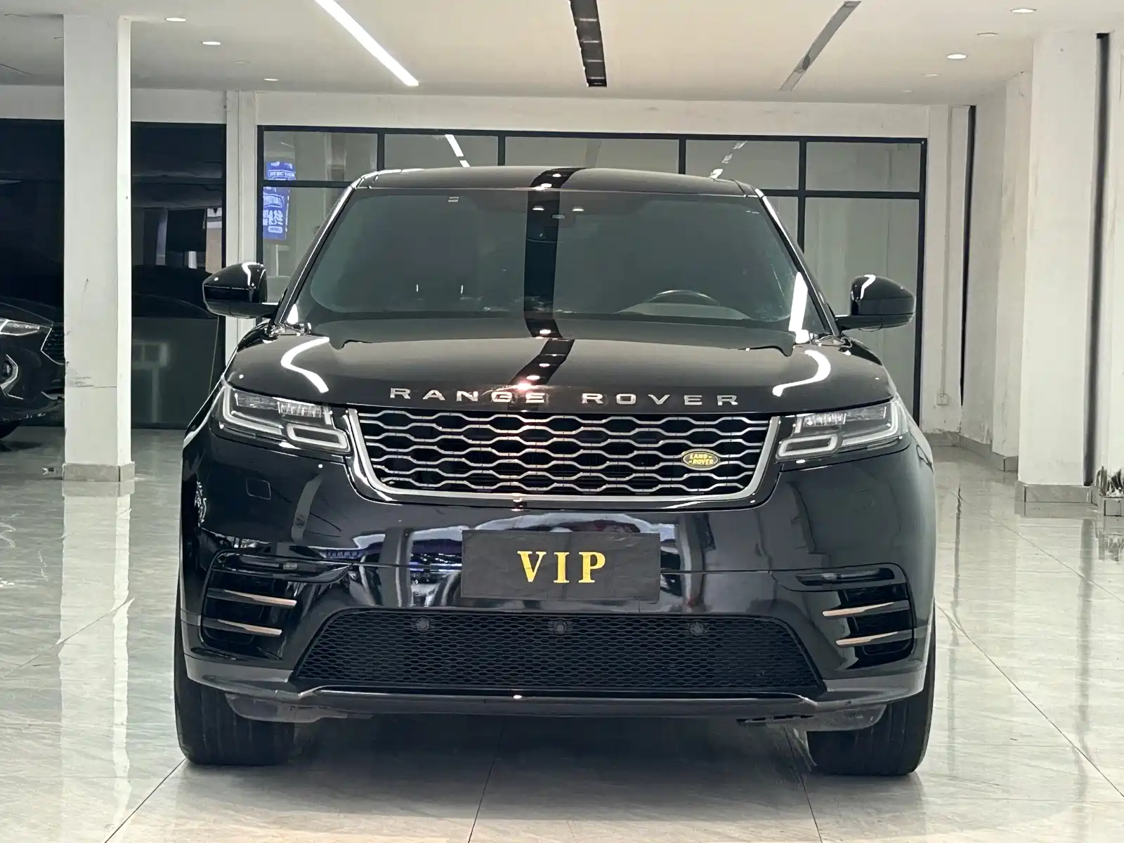 Фото 2 - Land Rover Range Rover Velar