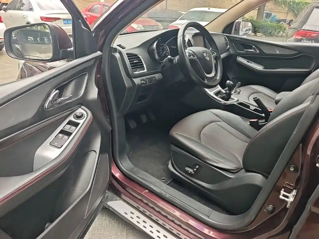 Baojun 560 2015 2015 1.8L Manual Luxury
