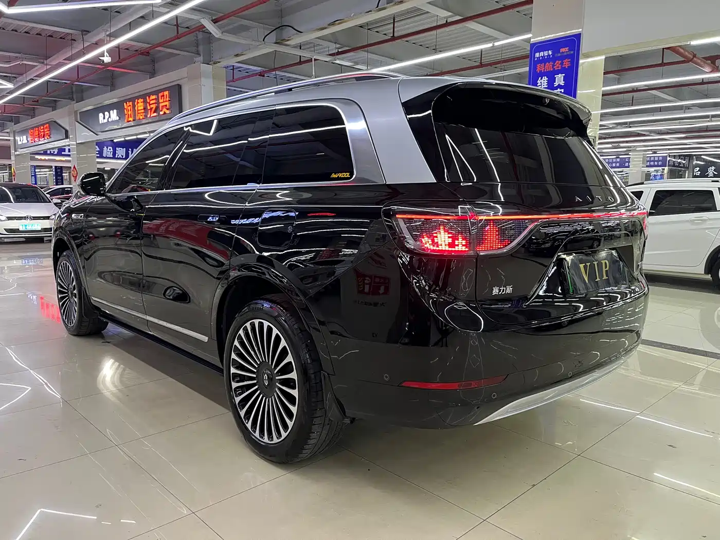 AITO Wenjie AITO M9 2024 Model Extended Range Ultra Edition 52kWh 5-Seater фото 28