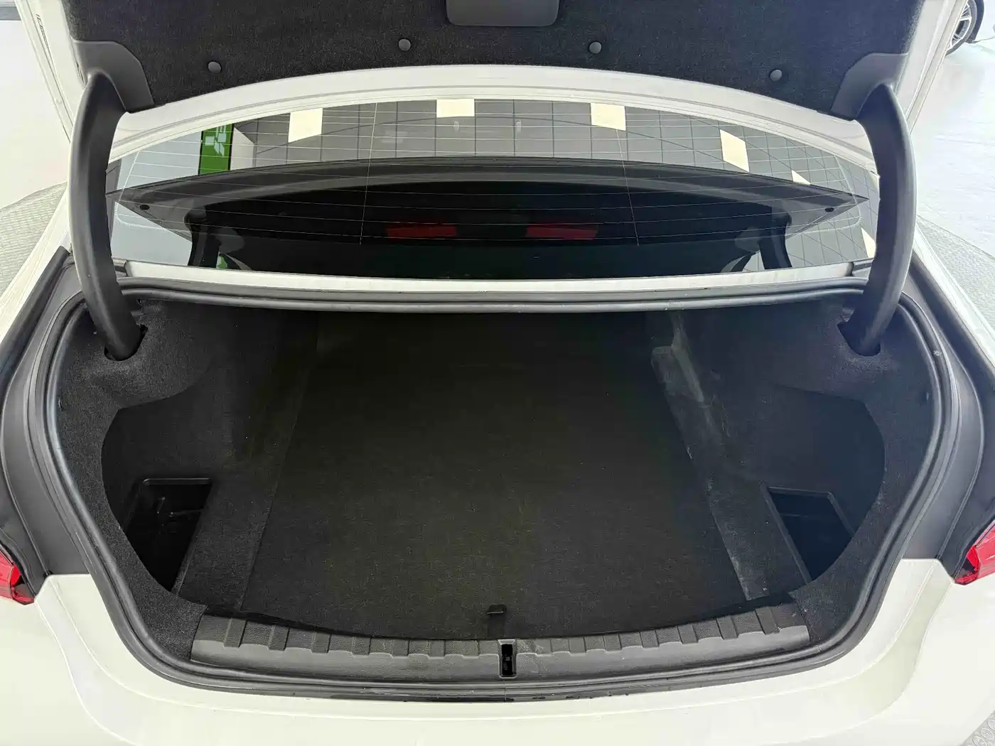 BMW 3 Series 2023 320Li M Sport Package фото 12