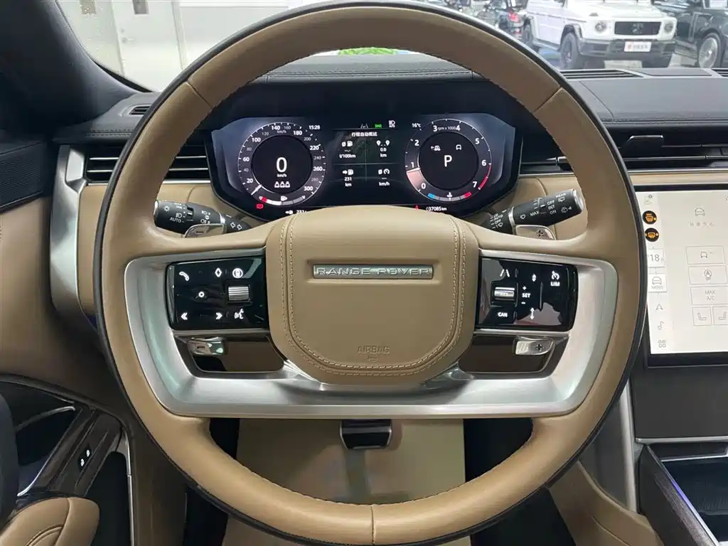 Land Rover Range Rover 2024 3.0 L6 400PS Genesis Extended фото 17