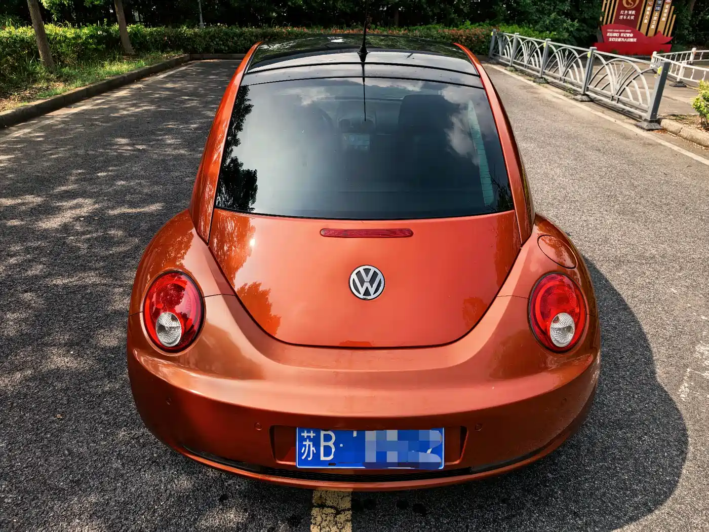 Volkswagen Beetle 2010 1.8T BlackOrange Luxury Edition фото 6
