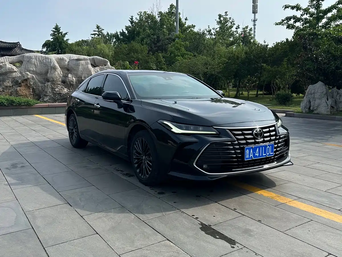 Toyota Avalon 2022 2.0L XLE Premium фото 3