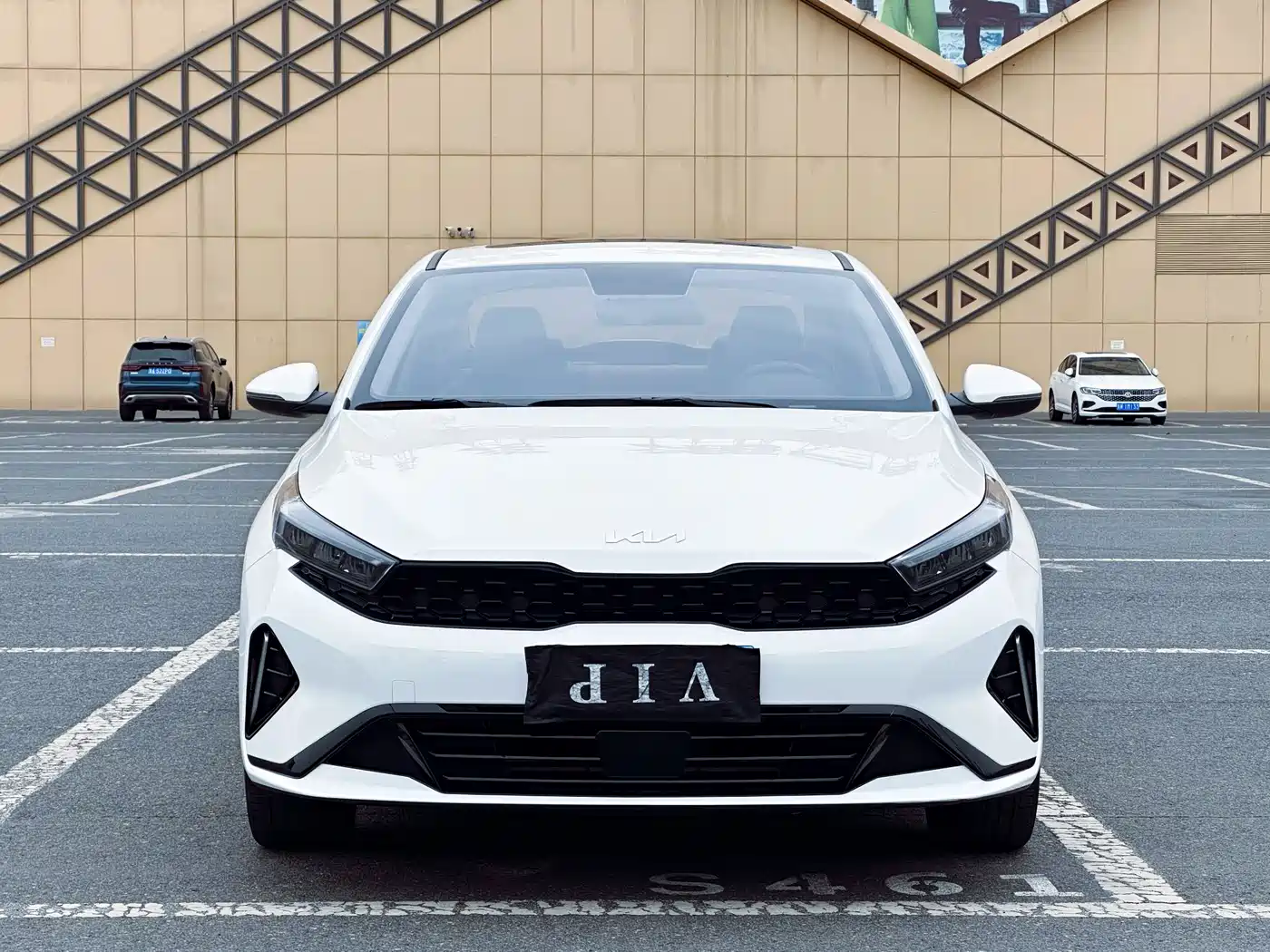 Kia K3 2023 Model 1.5L CVT Luxury Edition фото 2