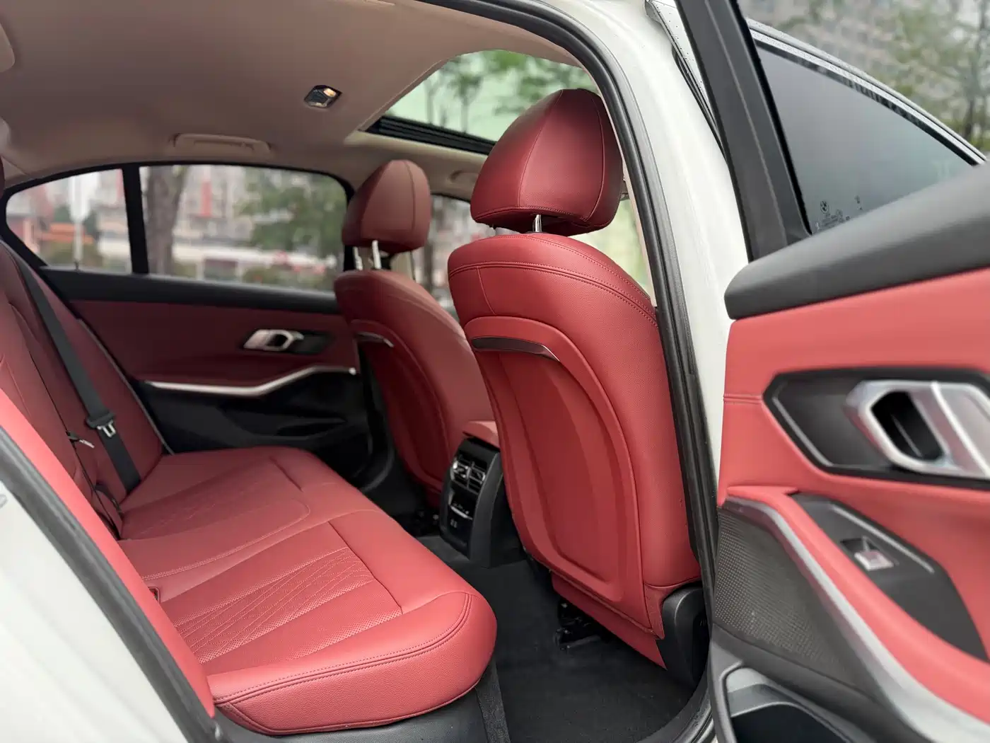 BMW 3 Series 2023 320i M Sport Package фото 10