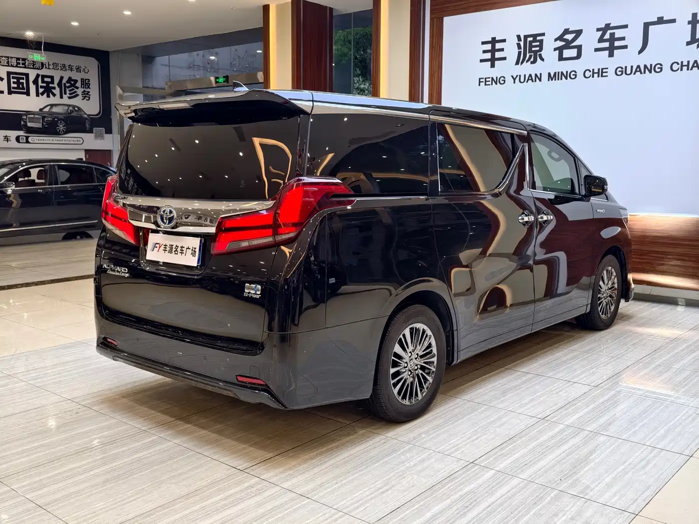 Toyota Alphard 2021 Hybrid 2.5L Premium фото 28