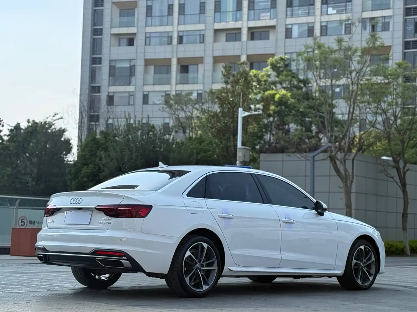 Audi A4L 2020 40 TFSI Fashion Dynamic Edition фото 7